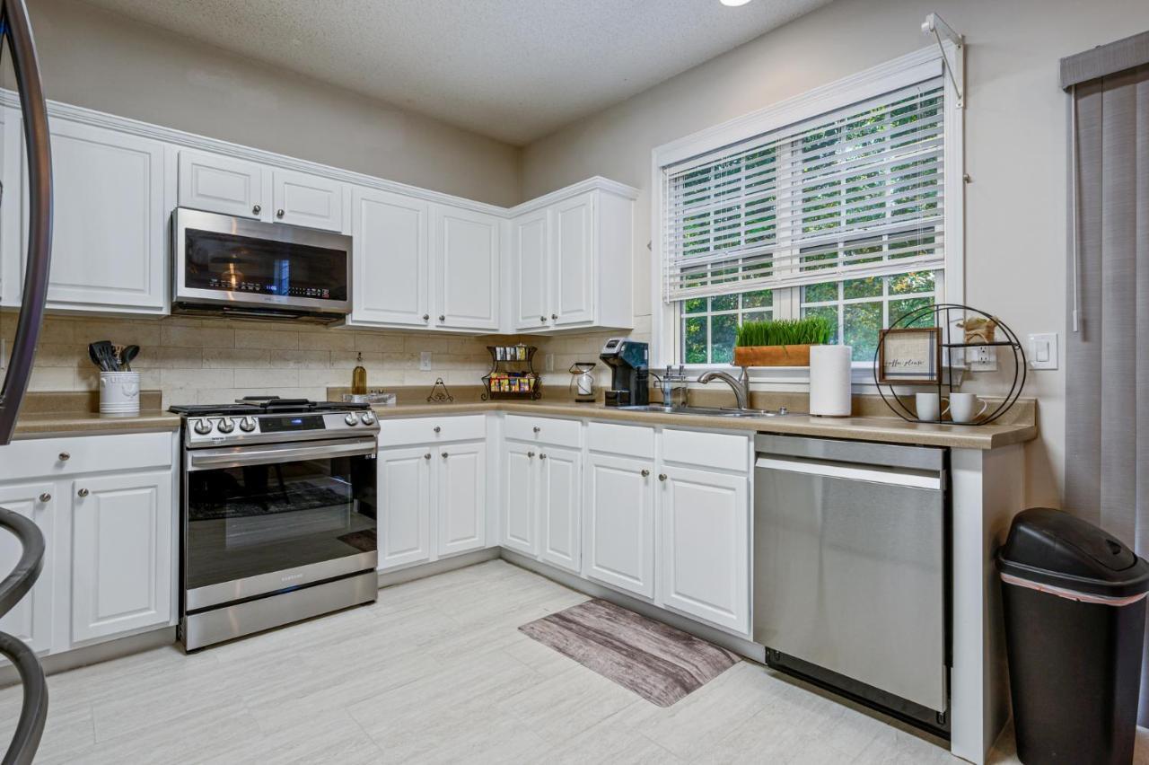 Enjoy This Amazing Home With Porch & Grill Near Dt Woodstock Exterior foto